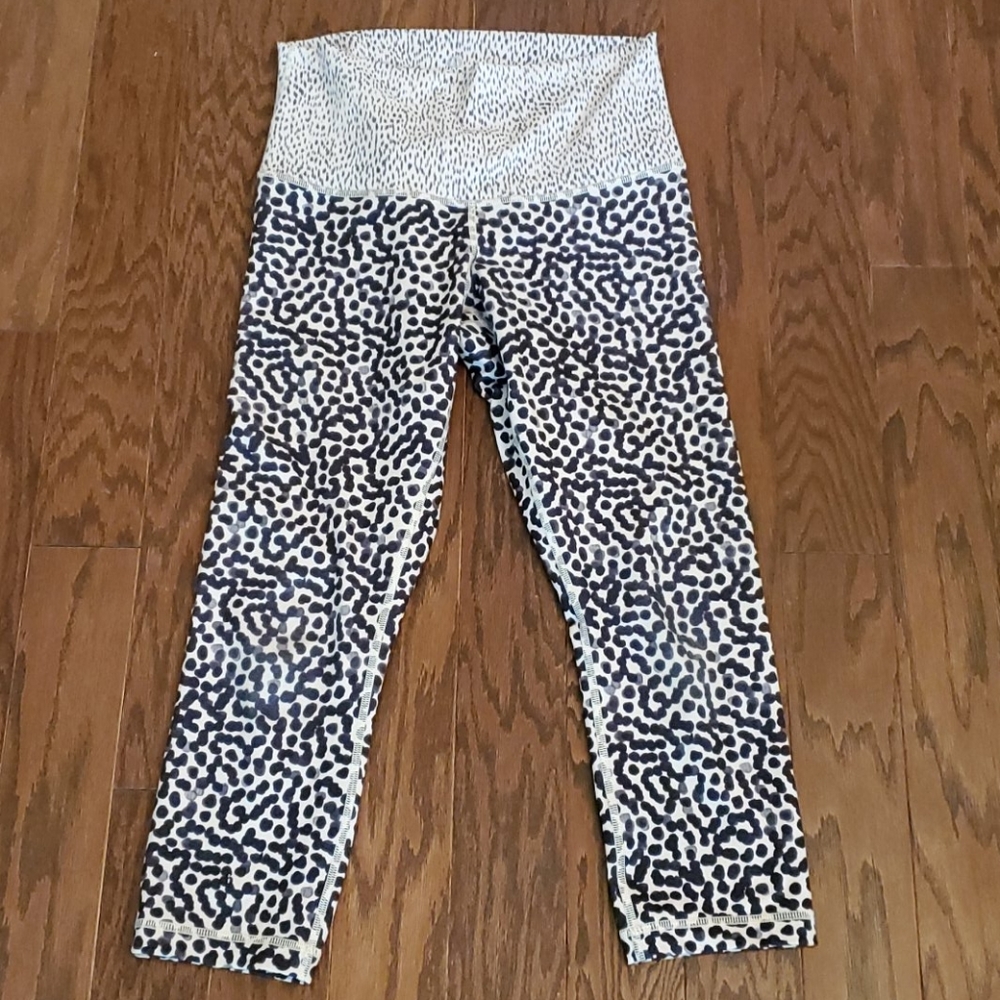 Lululemon wonder under crops